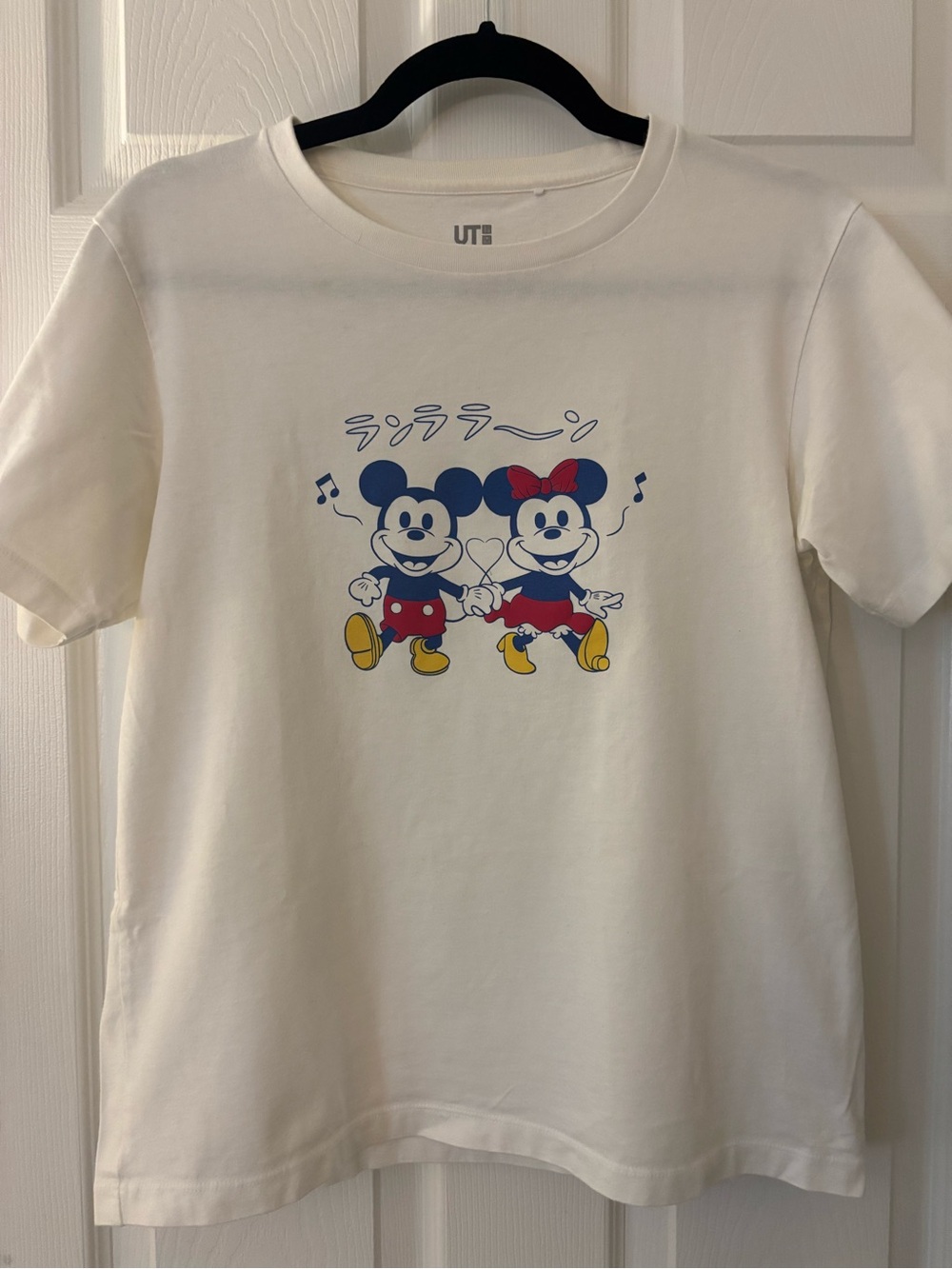 Uniqlo Disney 100% Cotton Graphic Tee - Mickey & Minnie - Japanese text